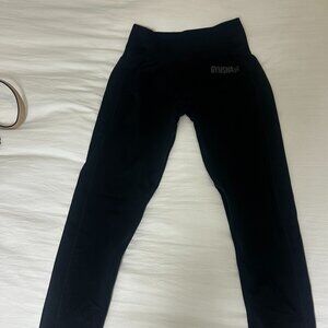 Gymshark Black Leggings Sleek Moisture-Wicking Design